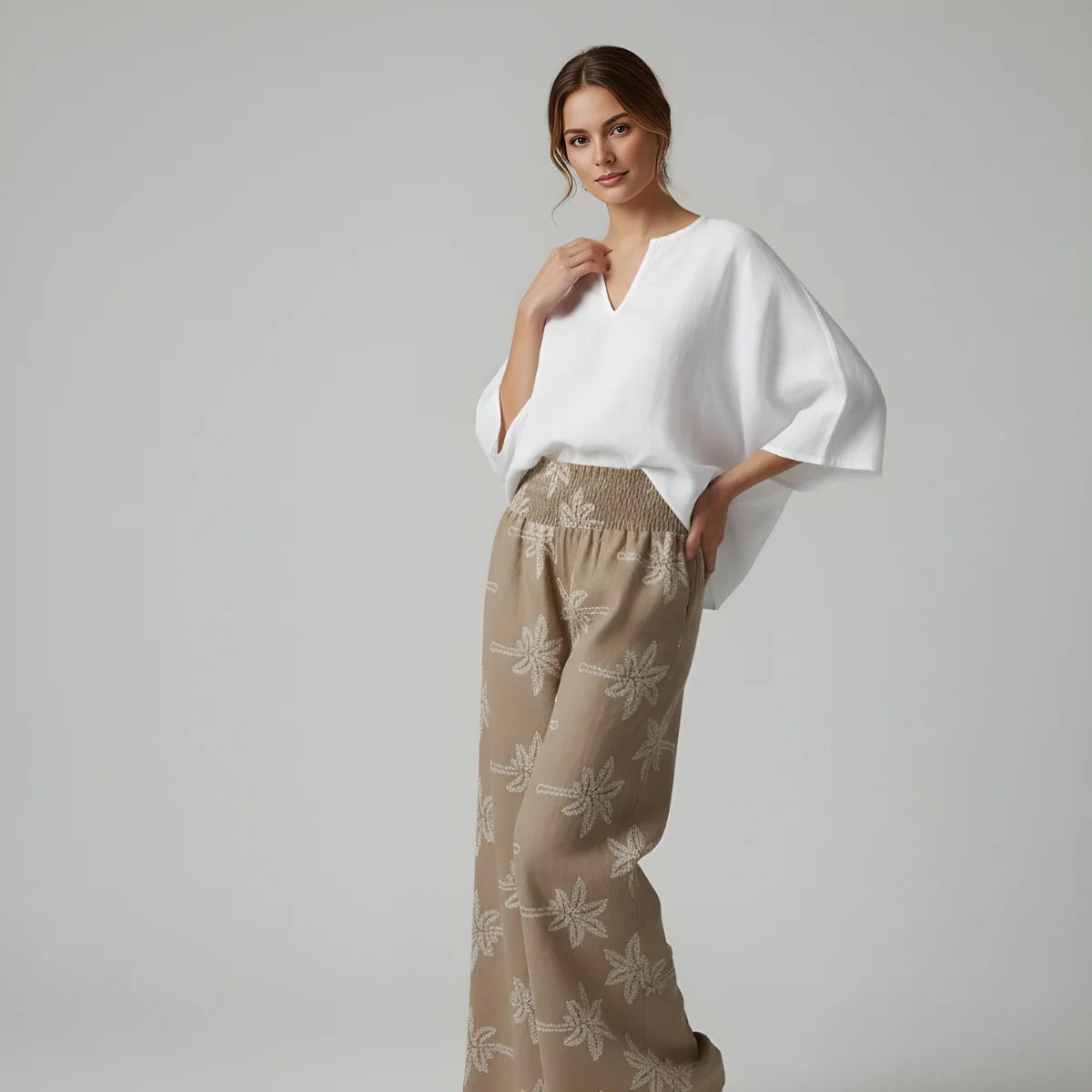 Falda Pantalón Beige Bordado Palmeras. Ana Lince