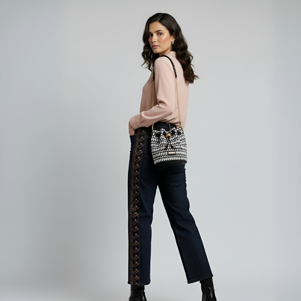 BlueJean Oscuro Franja Café - Bota Ancha Bordada | Ana Lince