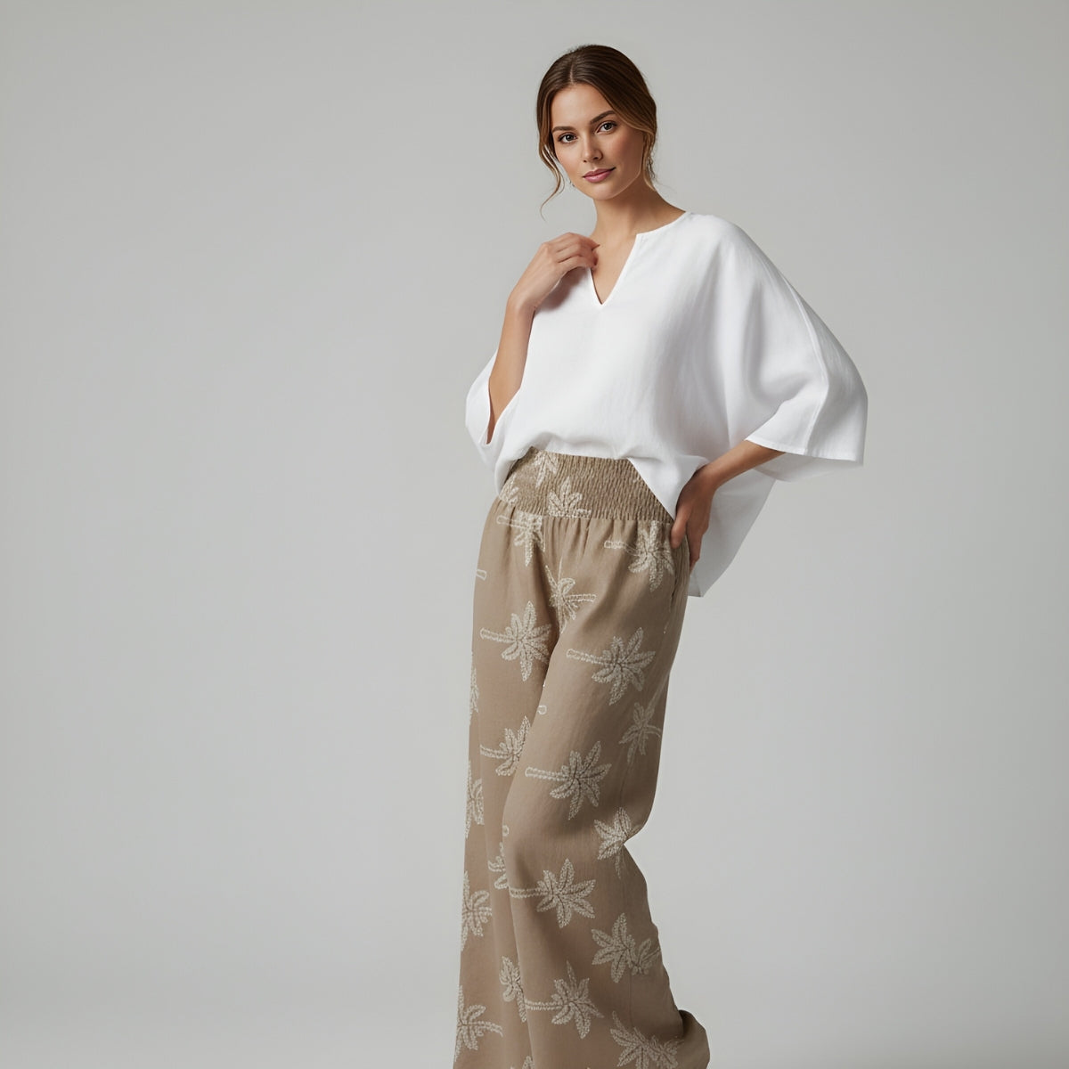 Falda Pantalón Beige Bordado Palmeras . Ana Lince